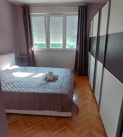 Apartment Frida *